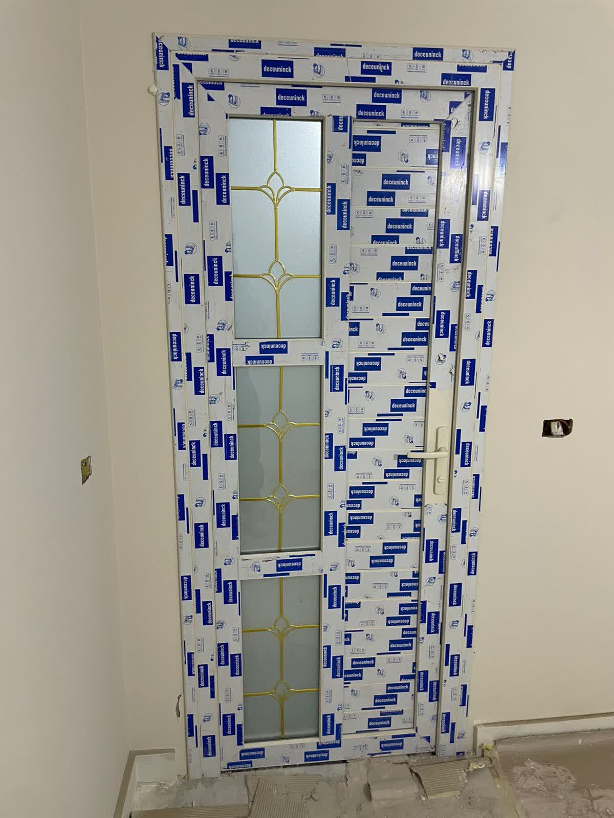 باب مفصلي ، ضلفة واحدة ، قطاع ديكونيك يو بي في سي