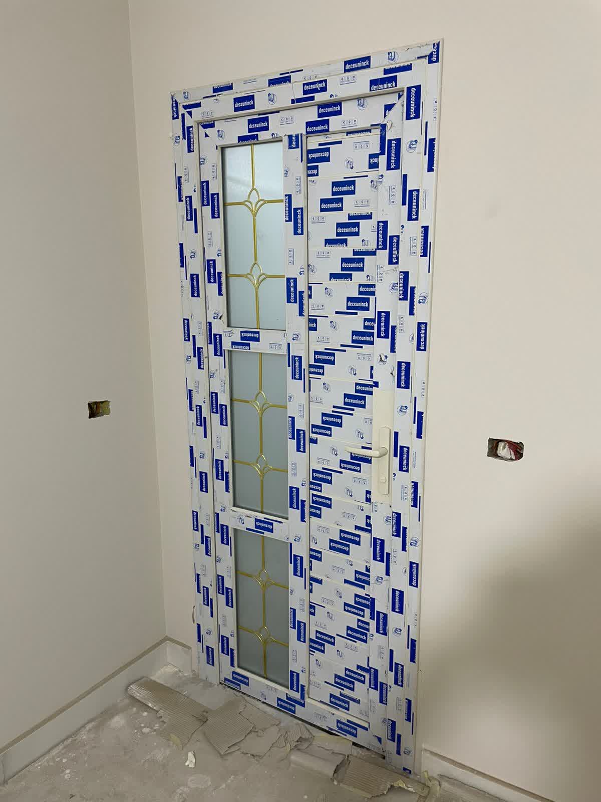 باب مفصلي ، ضلفة واحدة ، قطاع ديكونيك يو بي في سي