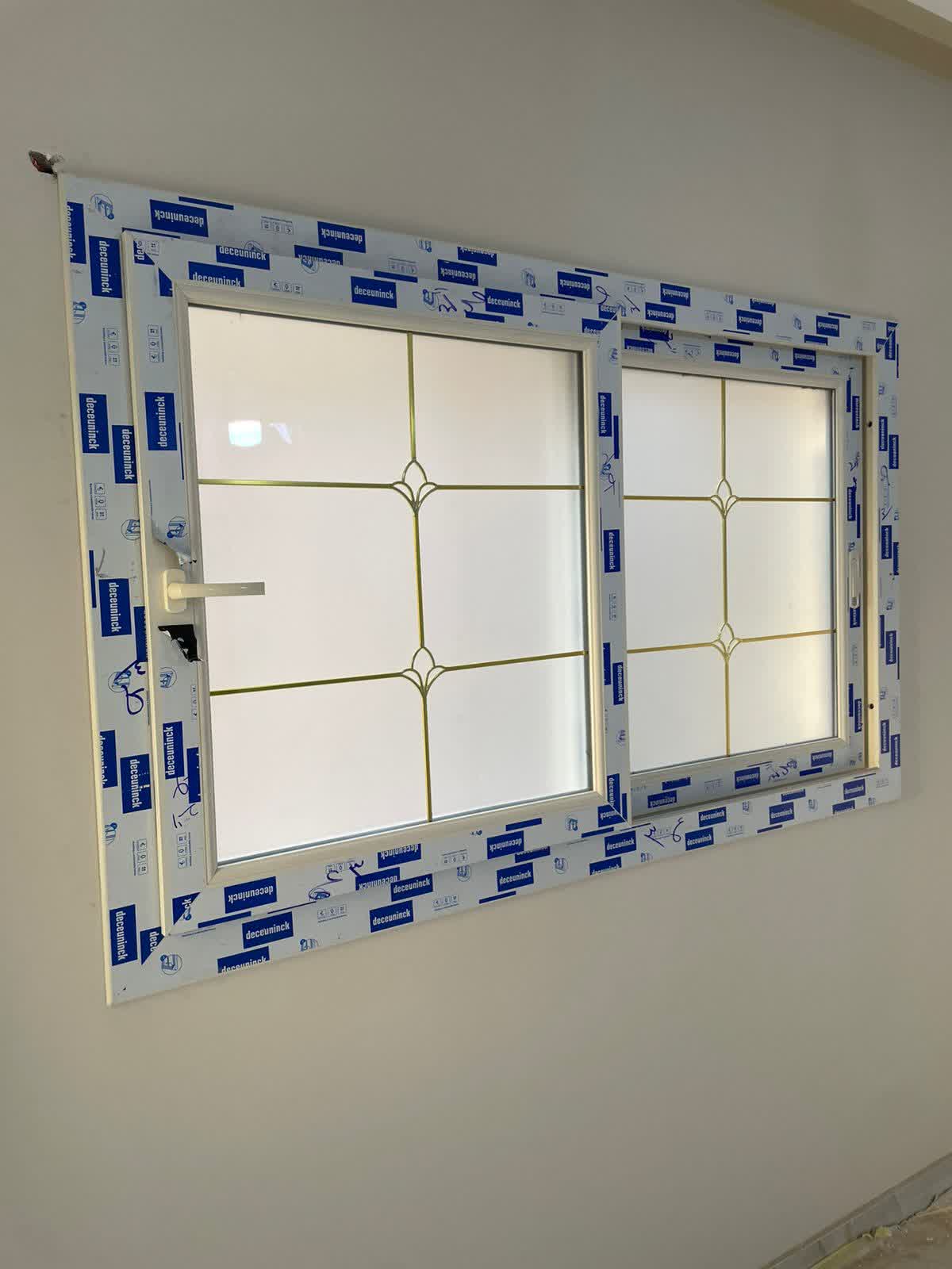 شباك جرار ، 2 ضلفة ، قطاع ديكونيك يو بي في سي ، زجاج مزدوج مع جورجيا ذهبي ، لون الشباك أبيض