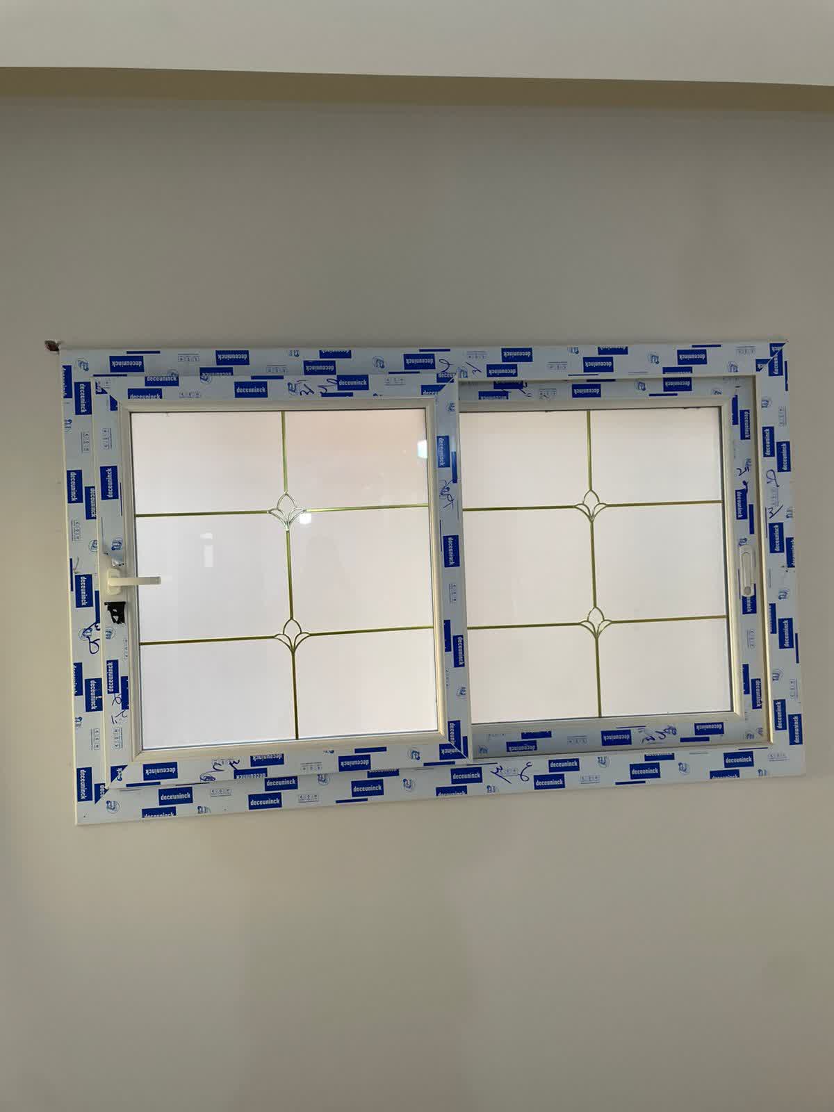 شباك جرار ، ضلفتين ، قطاع ديكونيك يو بي في سي ، زجاج دبل بجورجيا دهبي ، لونه أبيض جميل